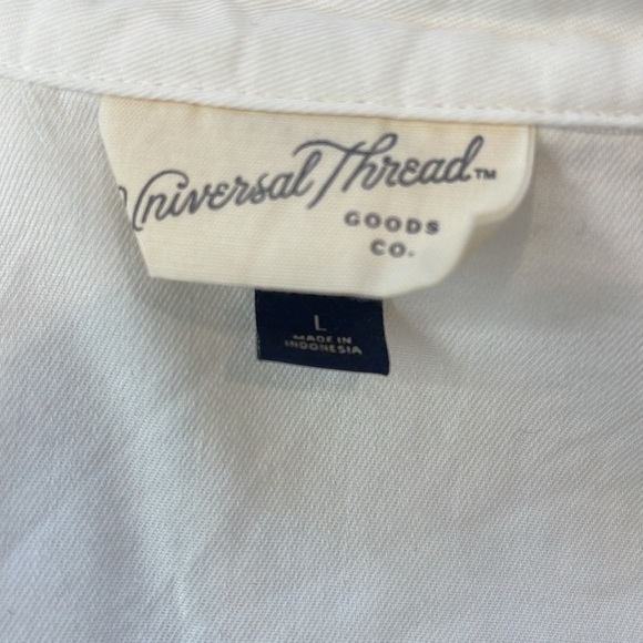 Universal Thread White Collared Button Down - Picture 3 of 4